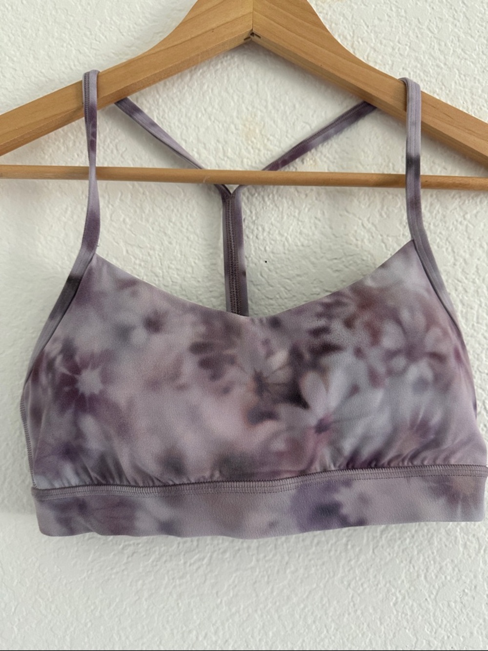 lululemon athletica - Flow Y Light Support Bra - Size 8 - NWOT